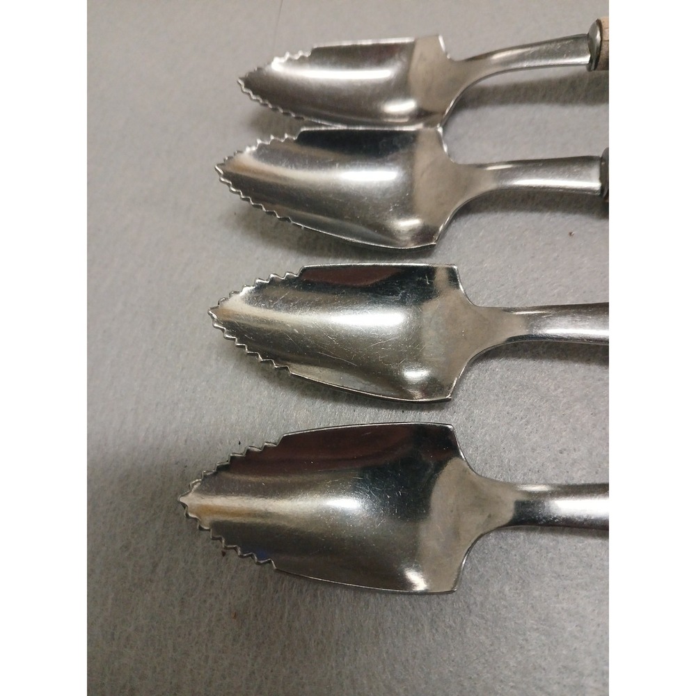 Set of 4 Vintage Bamboo Handle Grapefruit Spoons Serrated Tip Stainless Japan - Picture 2 of 4